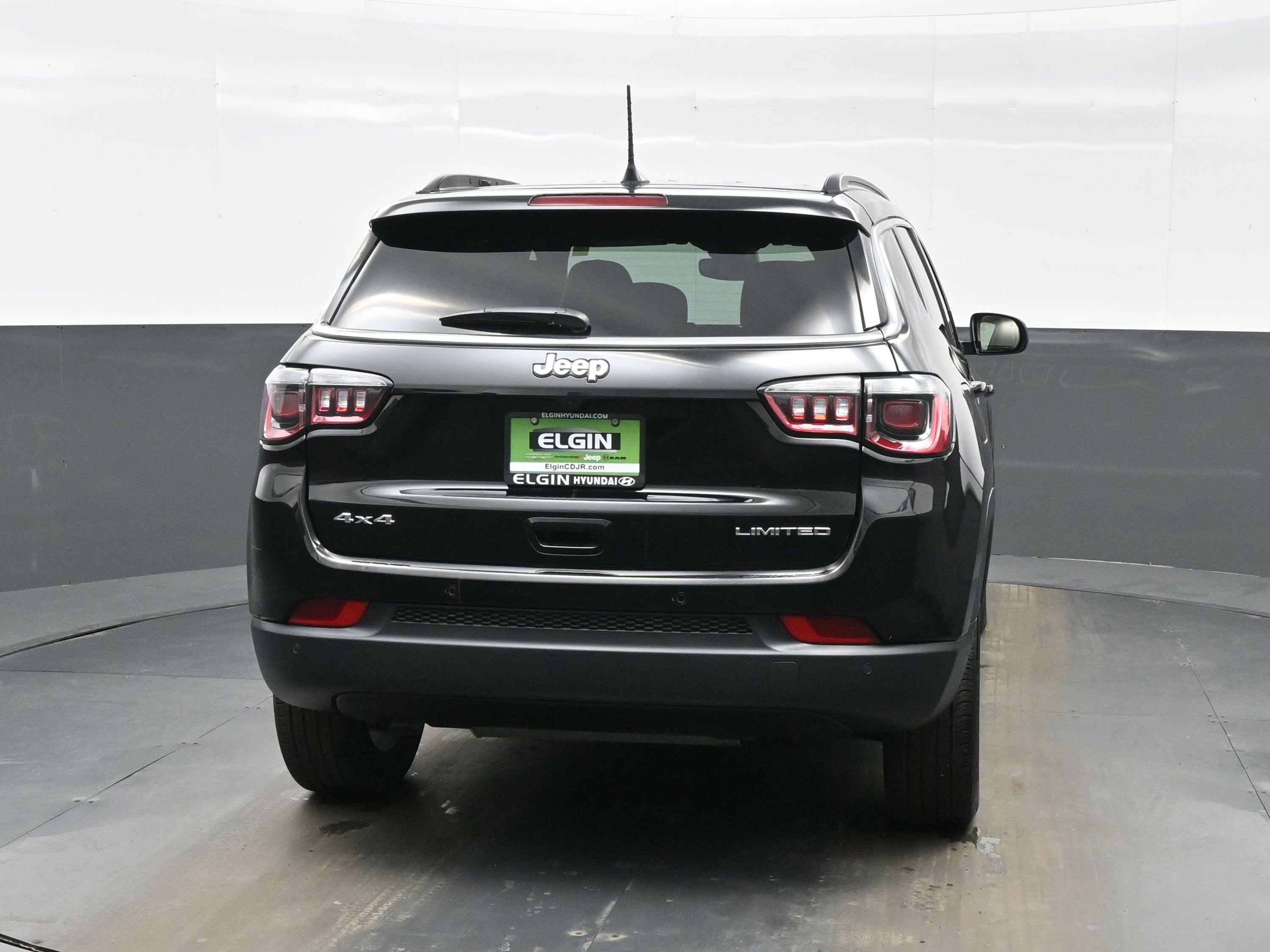 Used 2025 Jeep Compass Limited image 5