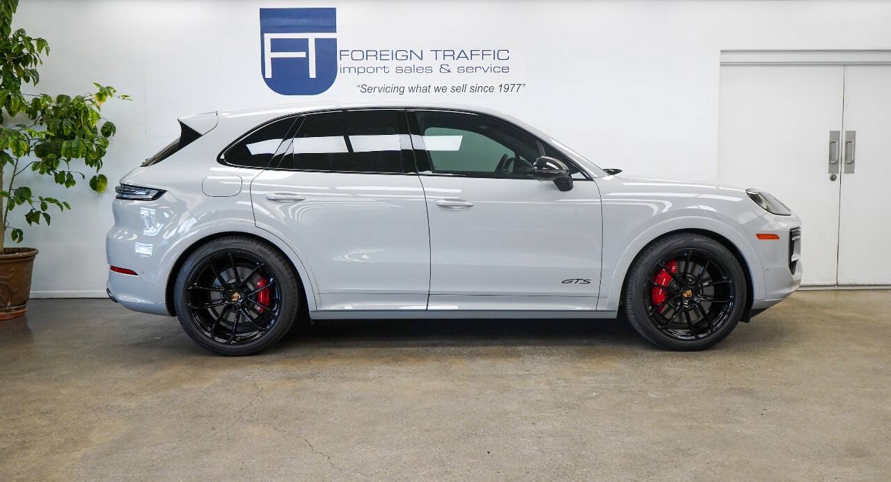 Used 2025 Porsche Cayenne GTS AWD/4WD image 13
