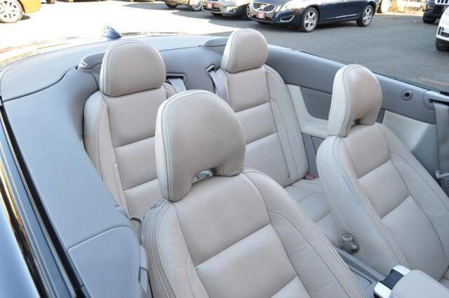 Used 2011 Volvo C70 T5 w/ Convenience Pkg image 48