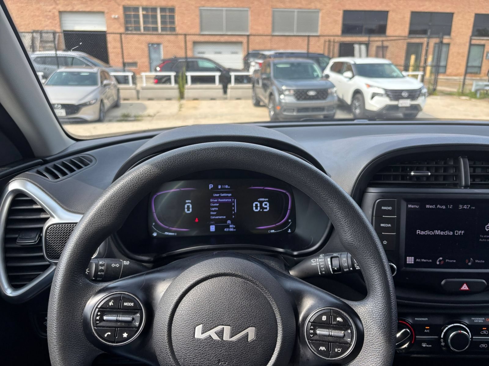 Used 2025 Kia Soul LX w/ LX Technology Package FWD image 31