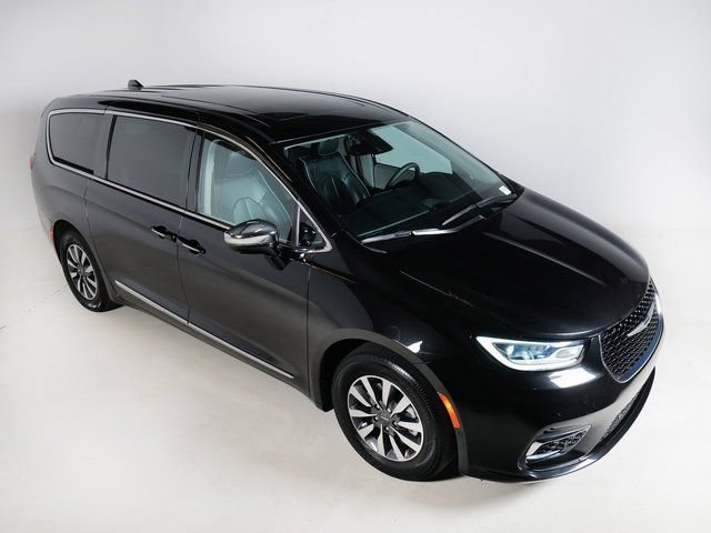 Used 2023 Chrysler Pacifica Limited FWD image 4