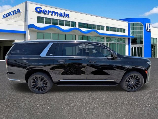 Used 2024 Cadillac Escalade ESV Premium Luxury AWD/4WD image 4