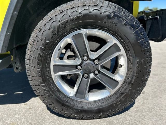 Used 2022 Jeep Wrangler Unlimited Sahara w/ LED Lighting Group AWD/4WD image 38
