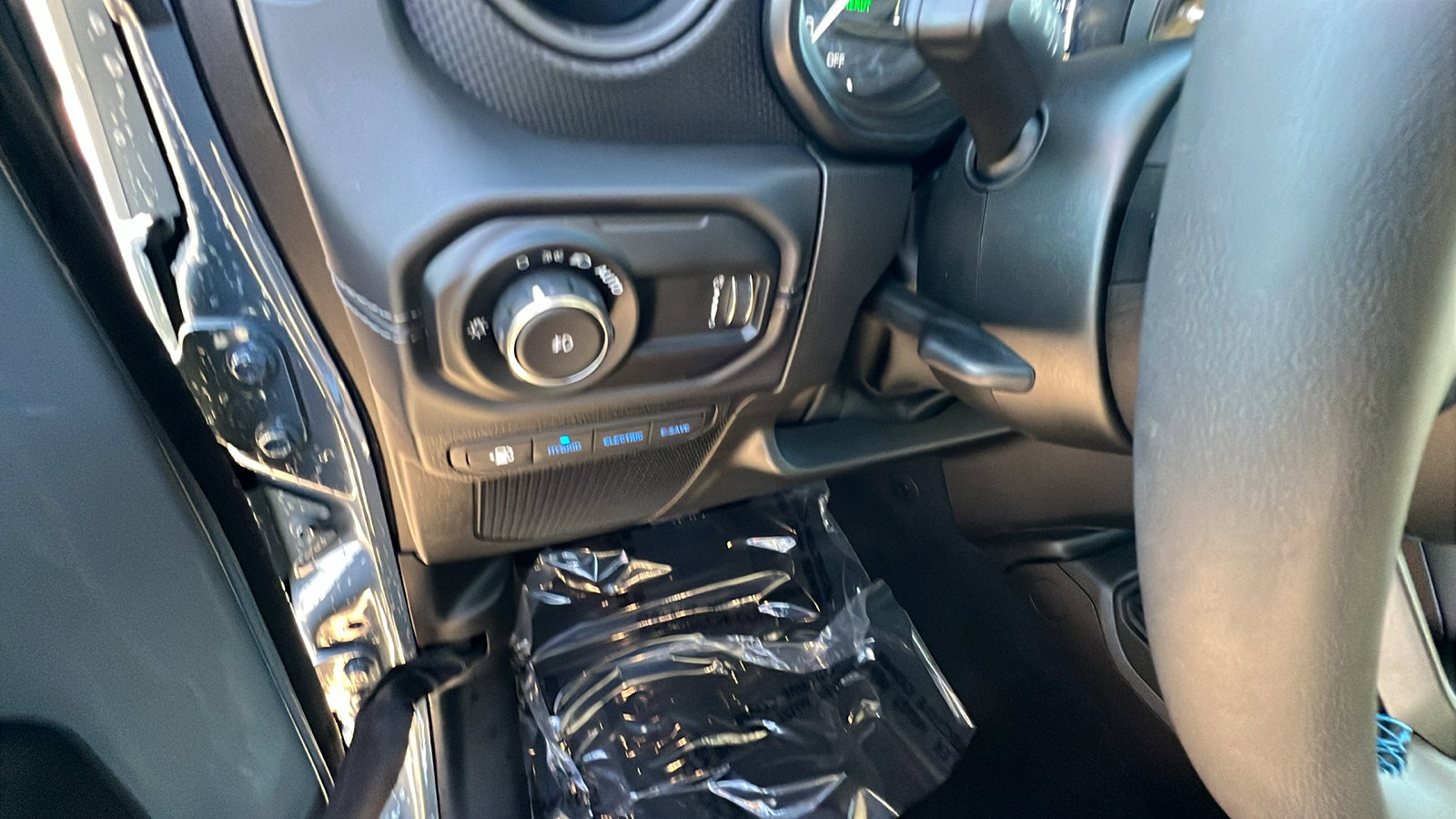 Used 2025 Jeep Wrangler Unlimited Rubicon 4xe w/ Convenience Group image 25