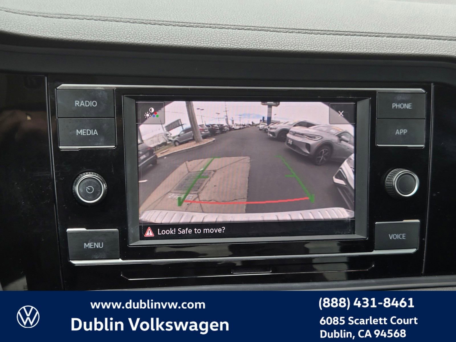 Used 2024 Volkswagen Jetta SE w/ Panoramic Sunroof Package FWD image 15
