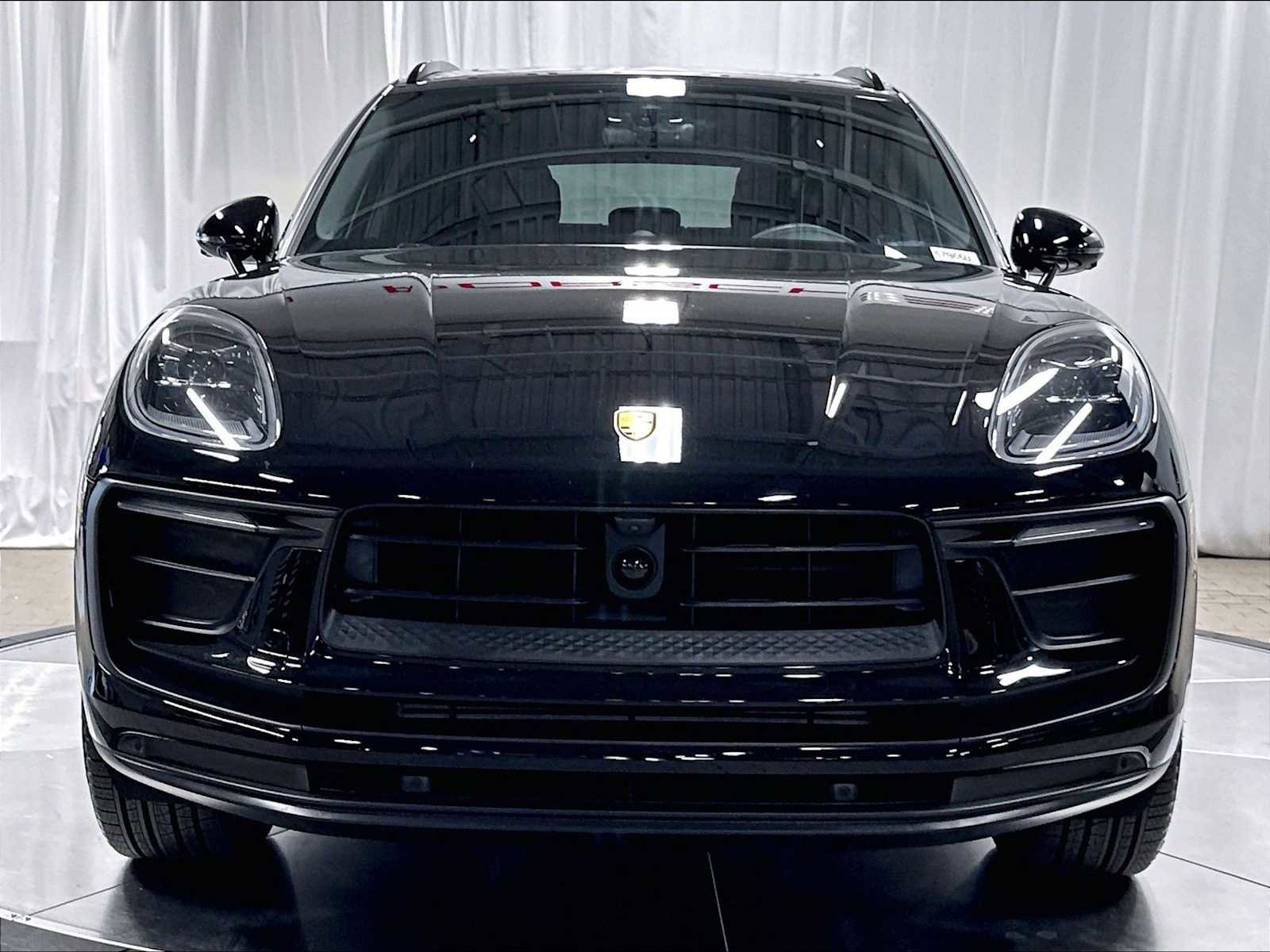 Used 2026 Porsche Macan AWD/4WD image 12