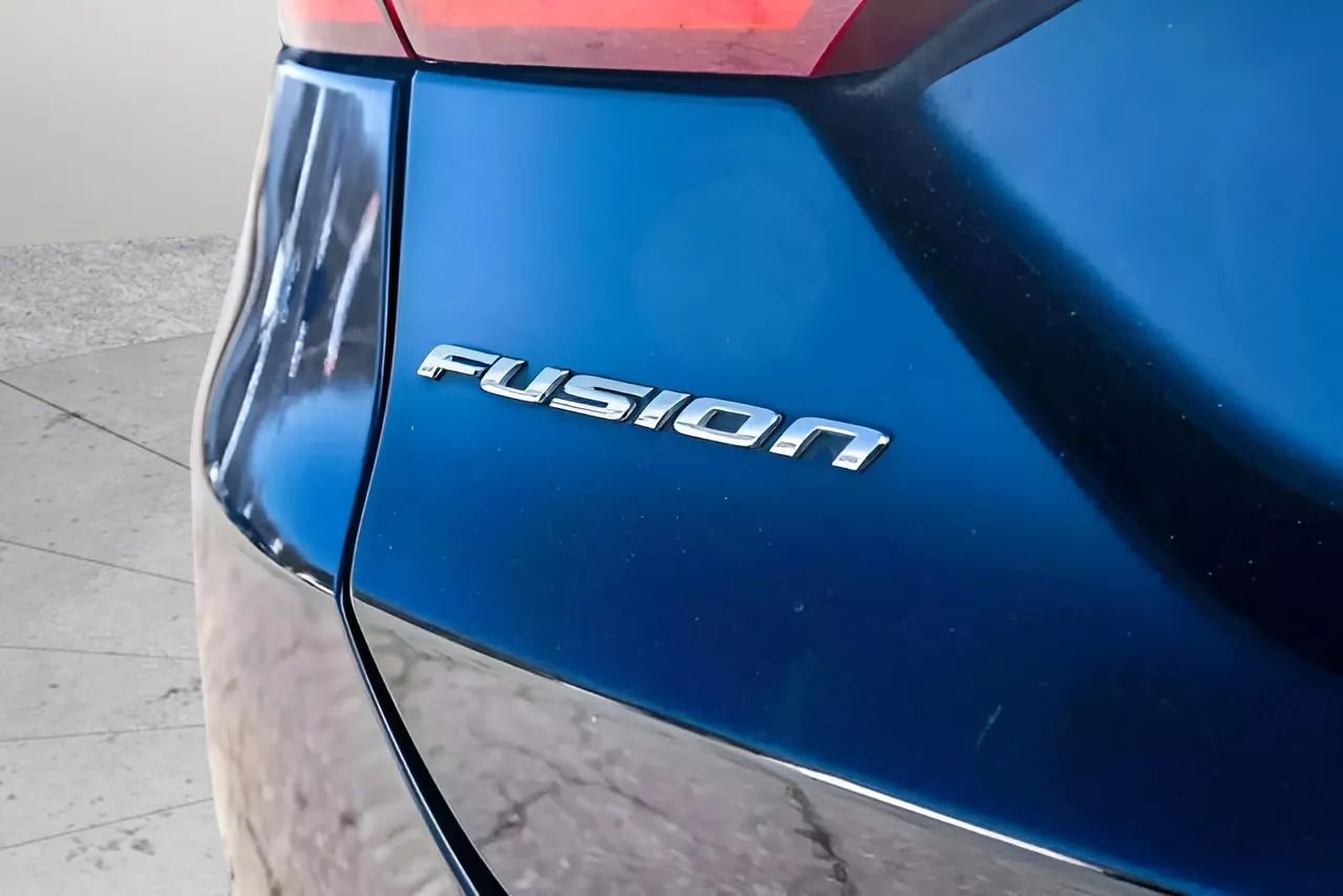 Used 2018 Ford Fusion SE w/ Equipment Group 201A FWD image 21