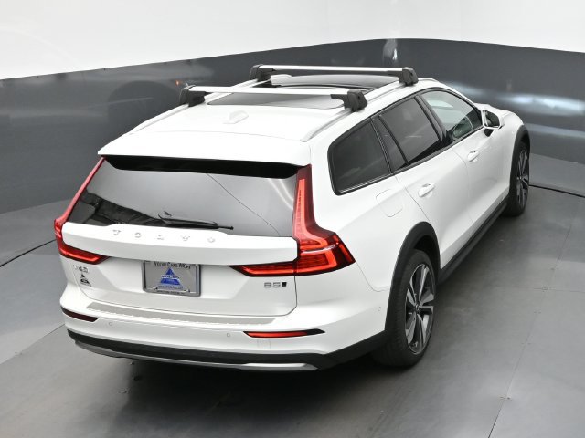 Used 2024 Volvo V60 B5 Cross Country Plus w/ Protection Package Premier AWD/4WD image 21