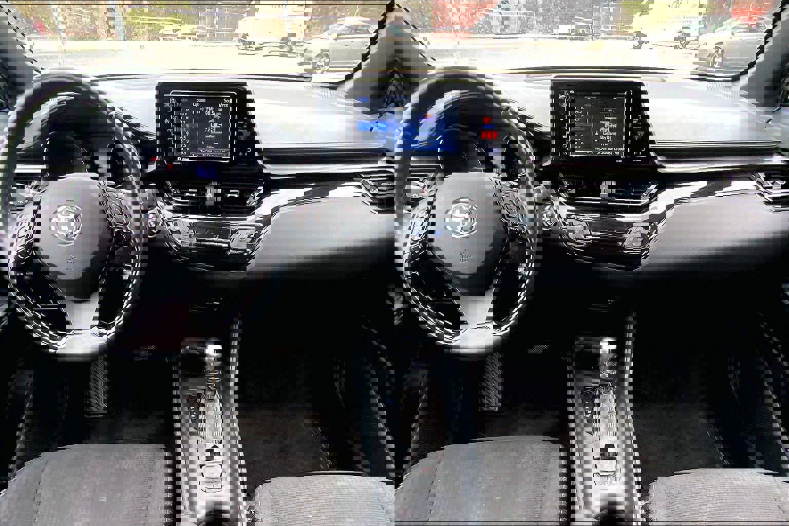 Used 2018 Toyota C-HR XLE FWD image 16