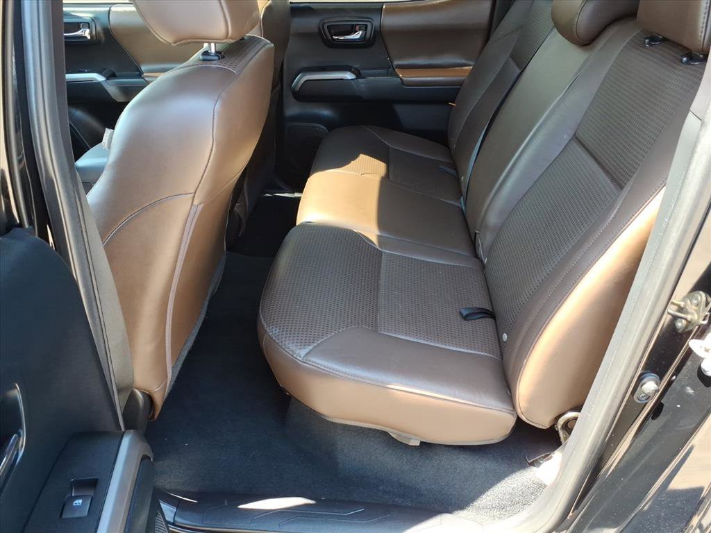 Used 2016 Toyota Tacoma Limited w/ Towing Package image 14