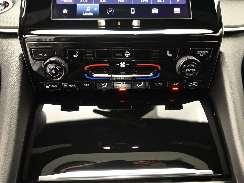 New 2025 Jeep Grand Cherokee L Laredo w/ Luxury Tech Group I image 6