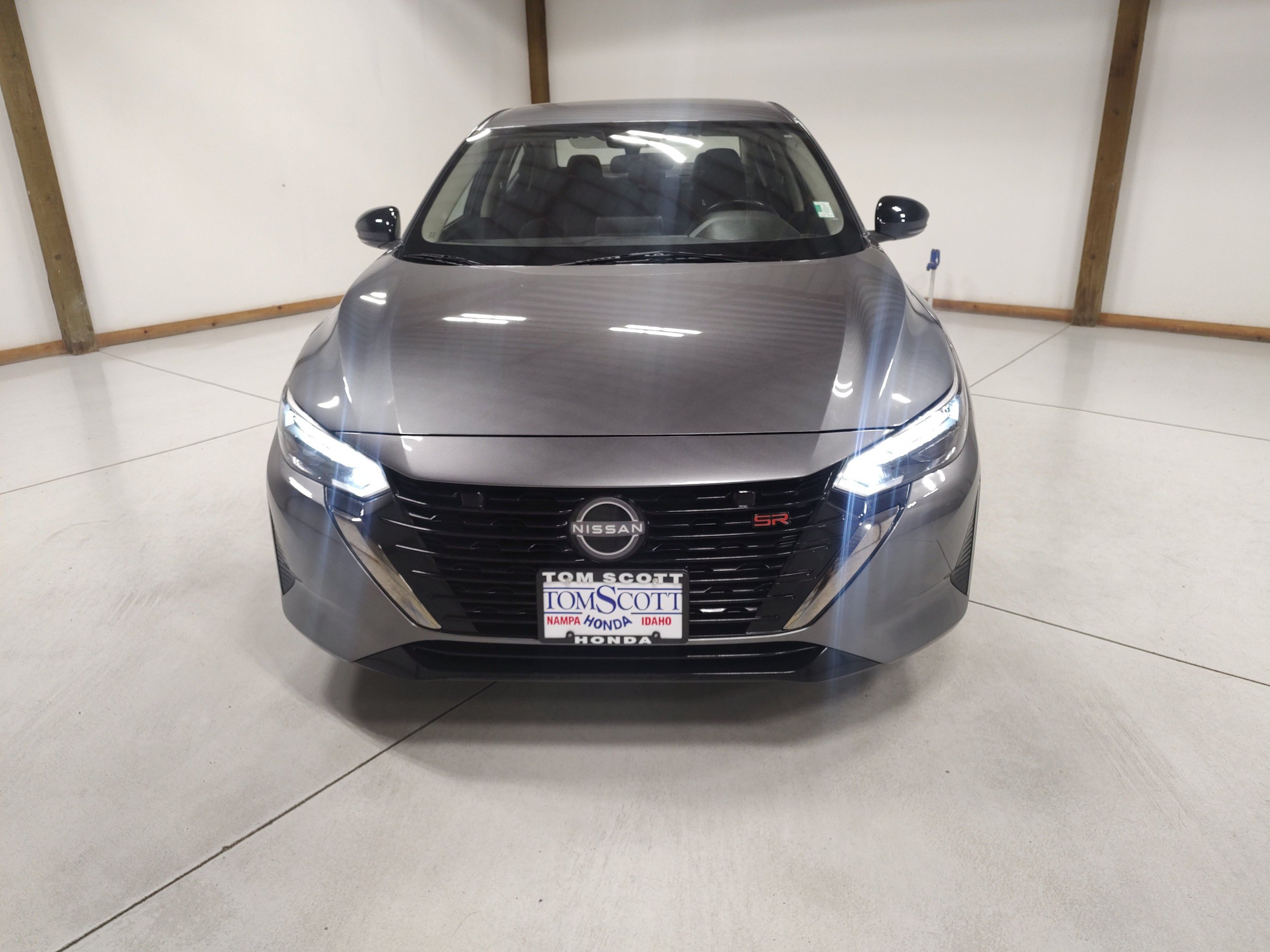 Used 2025 Nissan Sentra SR FWD image 3