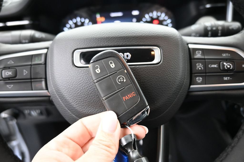 Used 2025 Jeep Compass Limited AWD/4WD image 37