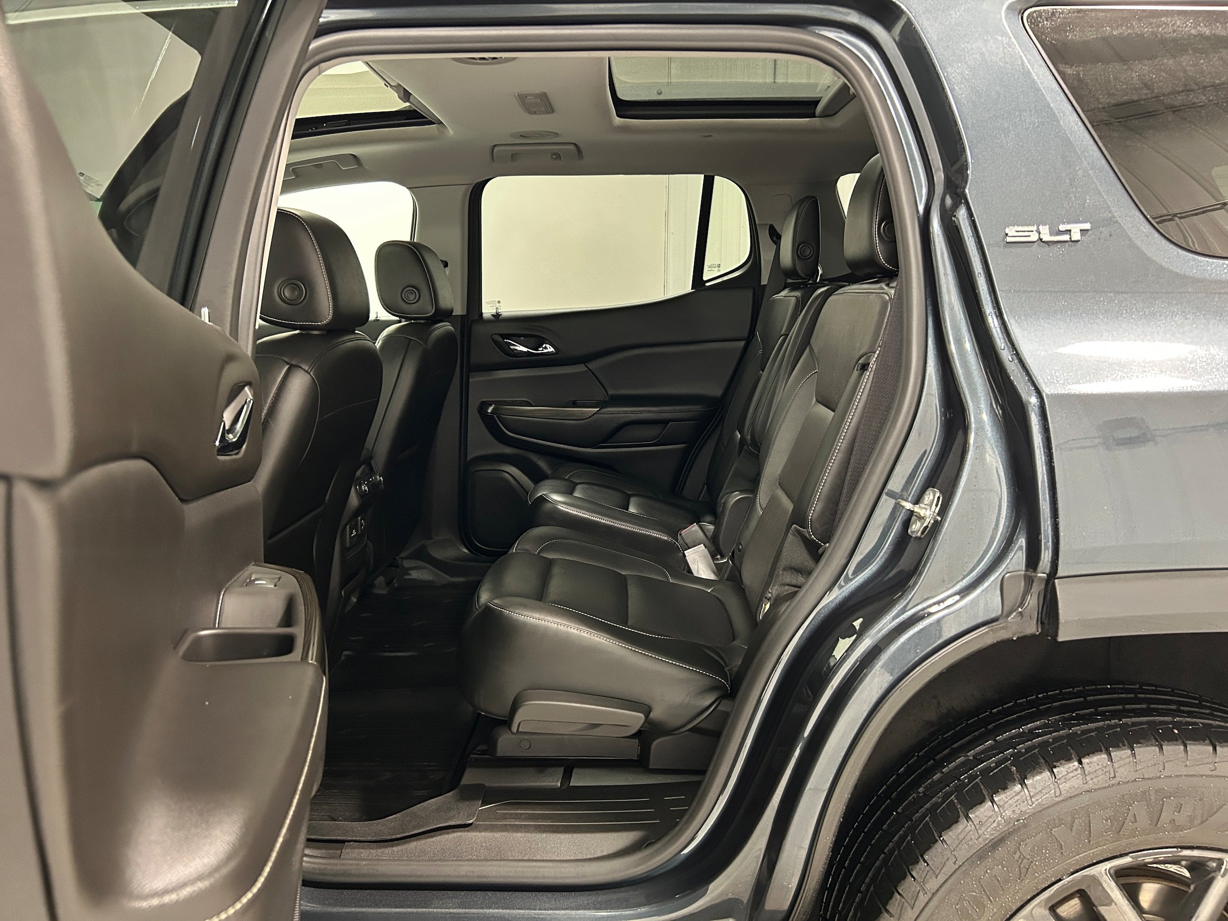 Used 2019 GMC Acadia SLT AWD/4WD image 29