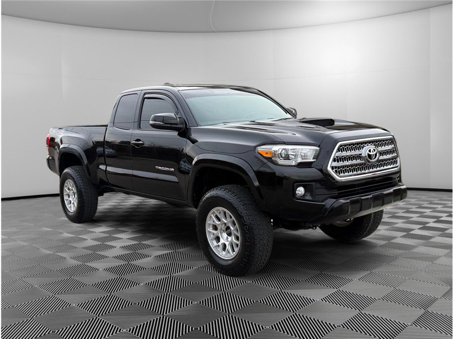 Used 2016 Toyota Tacoma TRD Sport w/ Towing Package AWD/4WD image 8