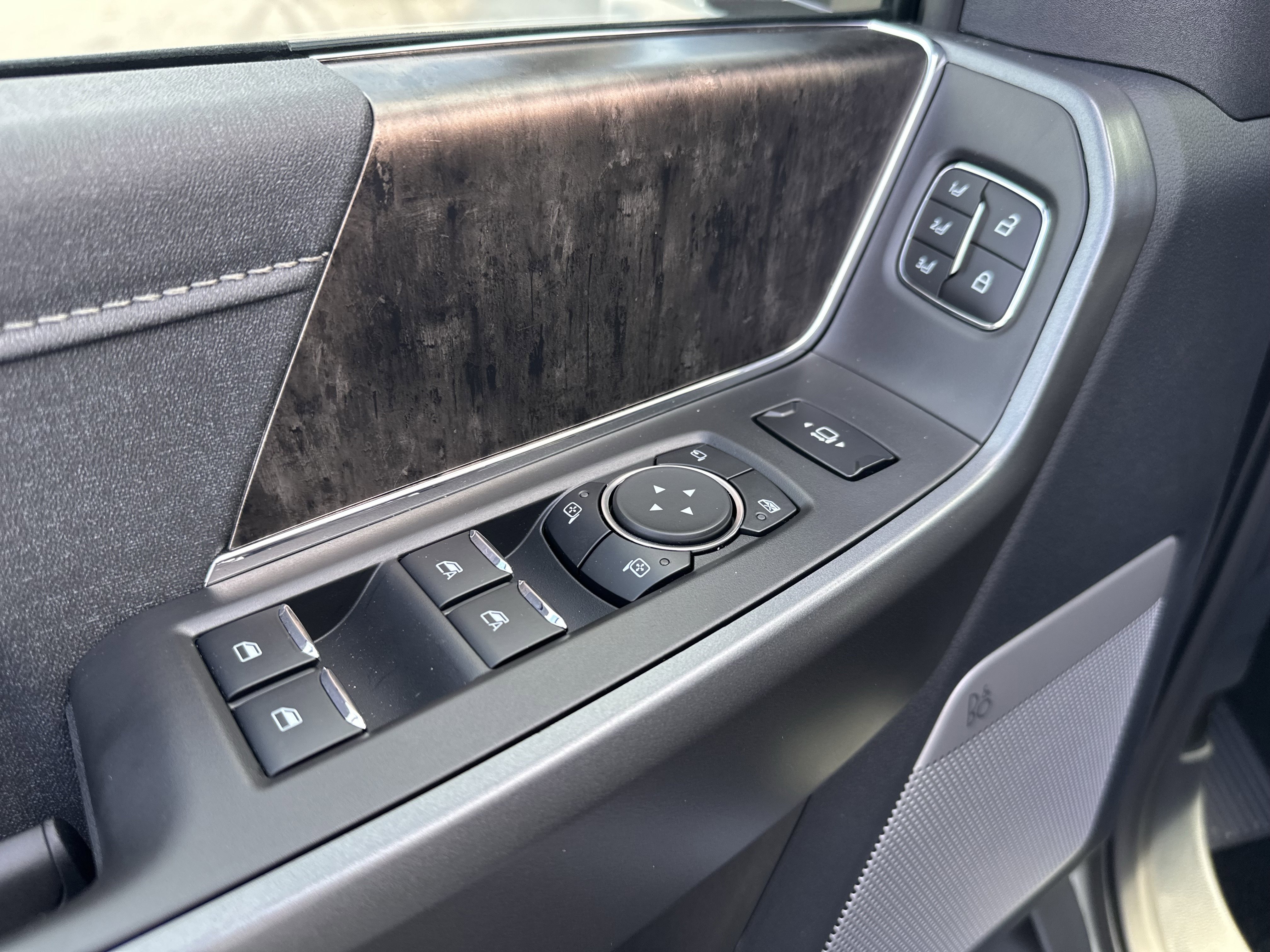 New 2026 Ford F250 Lariat w/ Black Appearance Package image 18