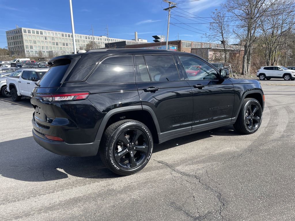 Certified 2023 Jeep Grand Cherokee Altitude AWD/4WD image 8