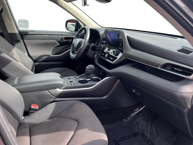 Certified 2025 Toyota Highlander LE FWD image 20