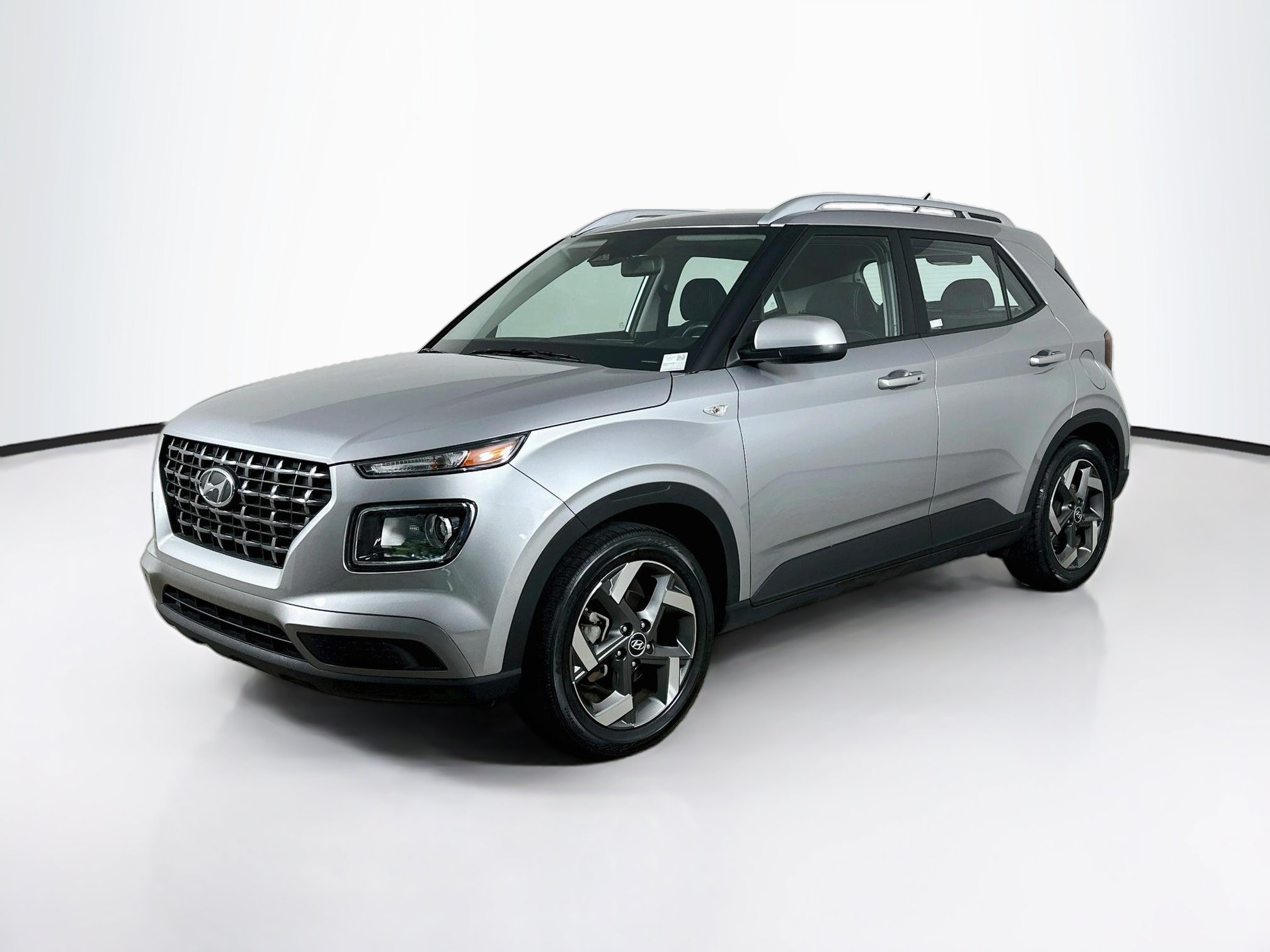 Used 2025 Hyundai Venue SEL FWD image 3