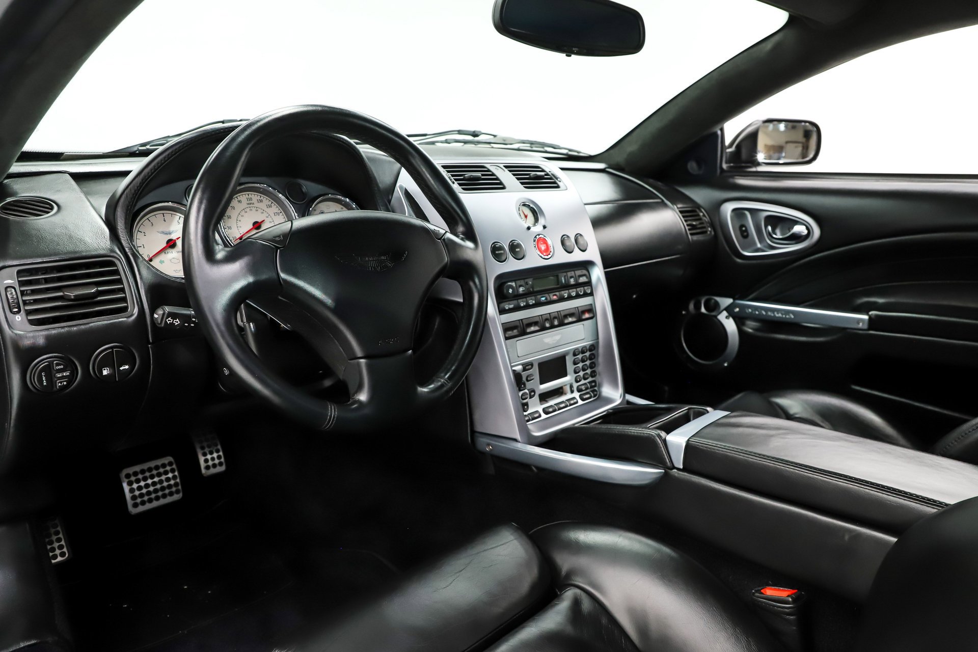 Used 2003 Aston Martin Vanquish image 2