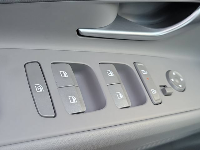 New 2026 Hyundai Elantra SE FWD image 17