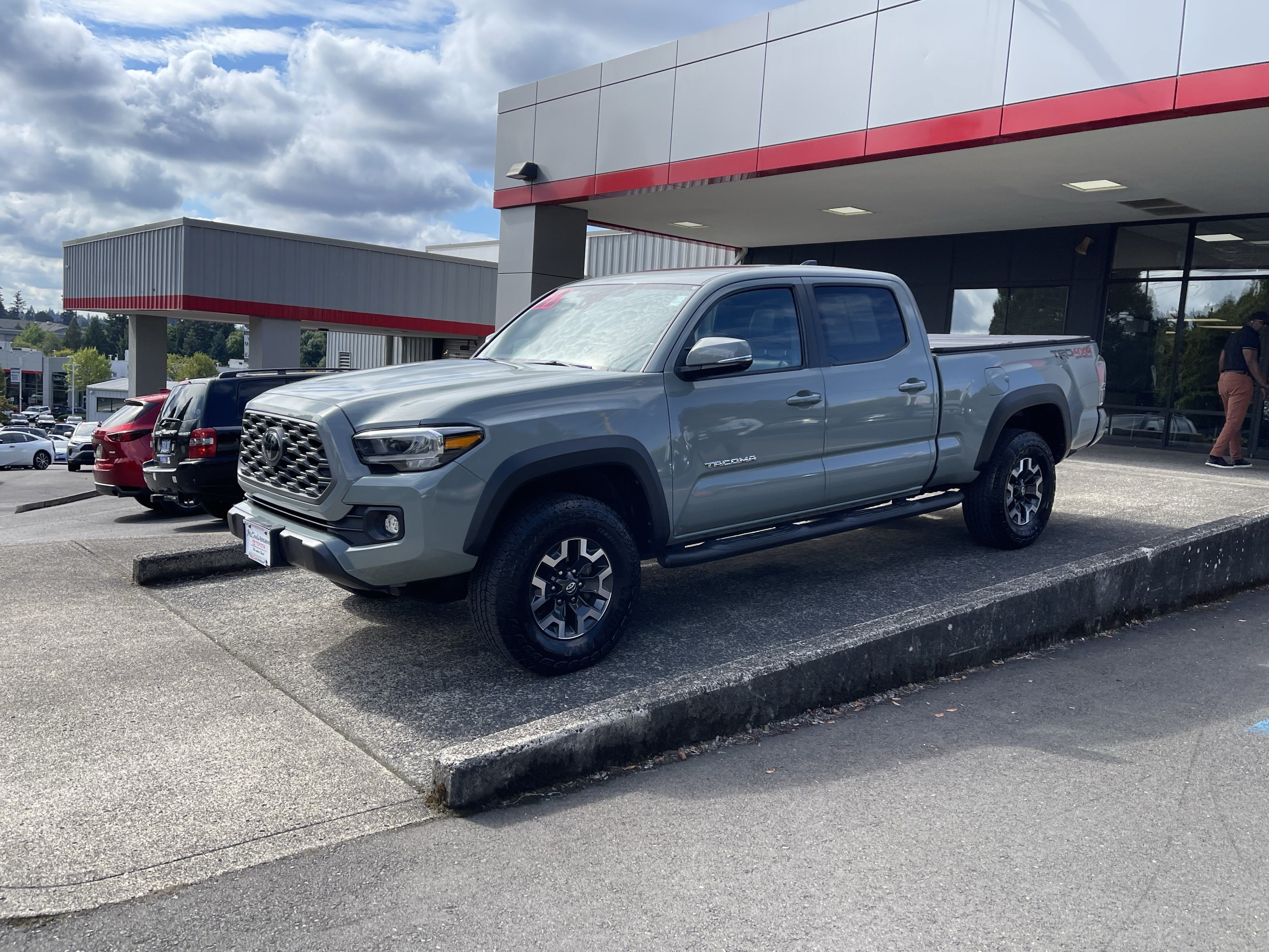 Certified 2022 Toyota Tacoma TRD Off-Road w/ TRD Premium Off Road Package AWD/4WD image 4
