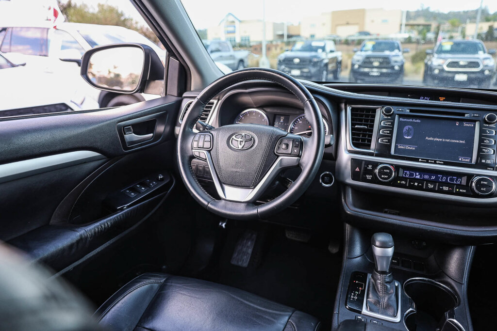 Used 2016 Toyota Highlander XLE FWD image 4