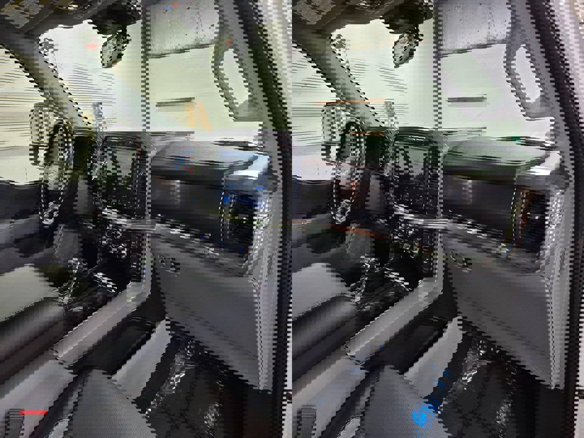 Used 2023 Ford F150 Lariat w/ Max Trailer Tow Package image 31