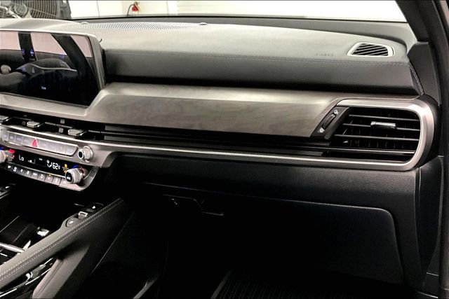 Used 2025 Kia Telluride AWD image 19