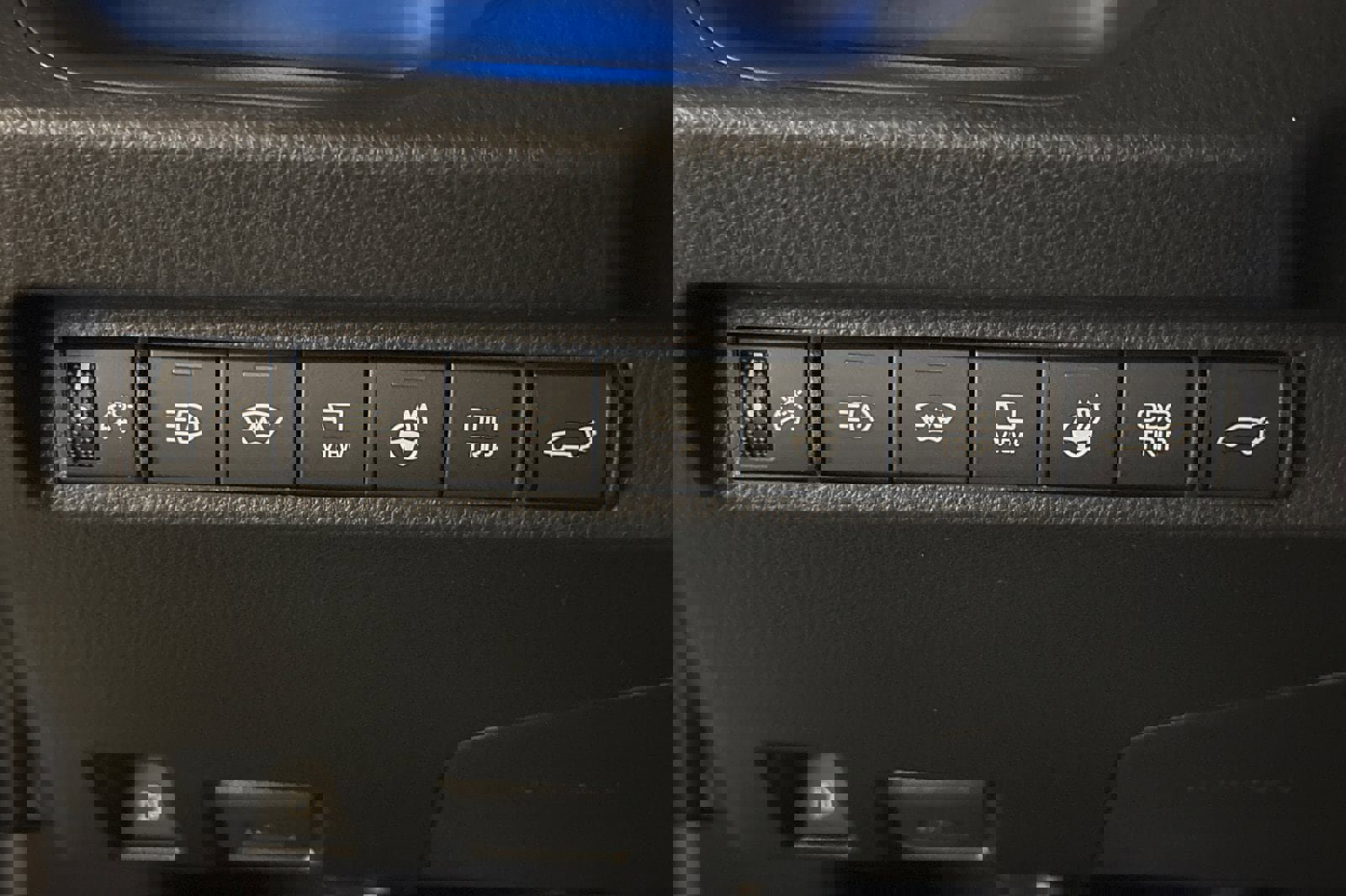 New 2025 Toyota RAV4 XSE image 30