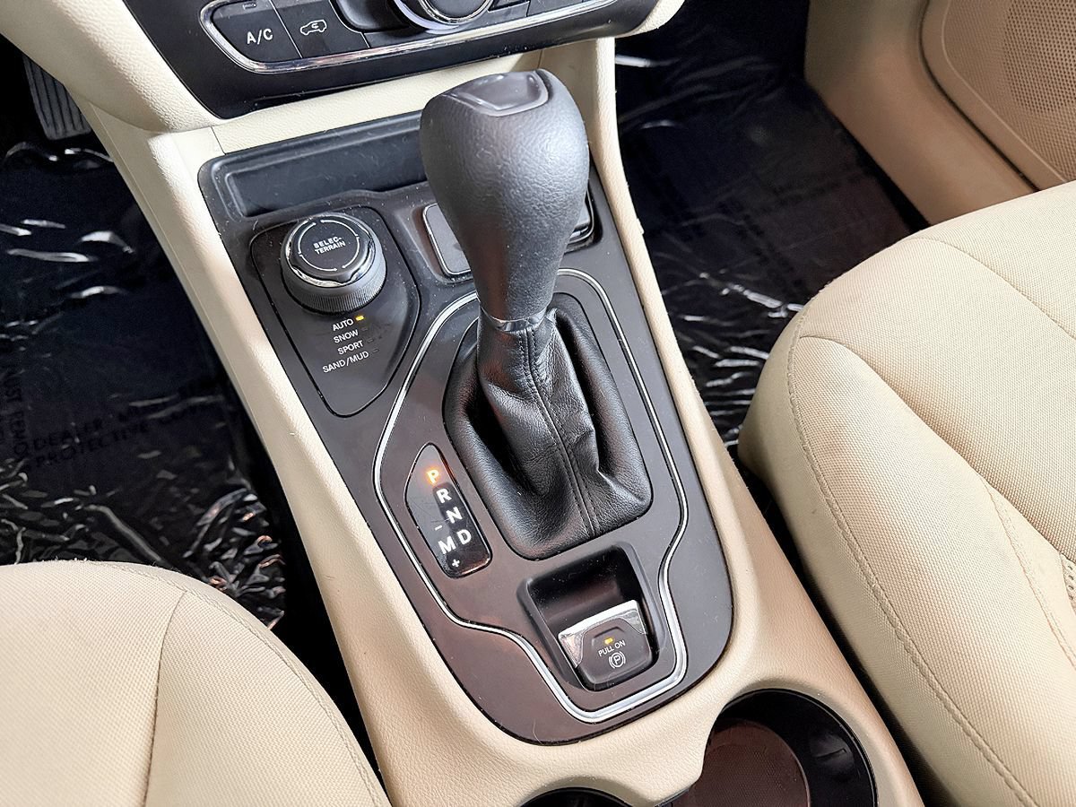 Used 2021 Jeep Cherokee Latitude AWD/4WD image 59