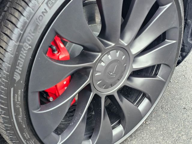 Used 2024 Tesla Model Y Performance image 7