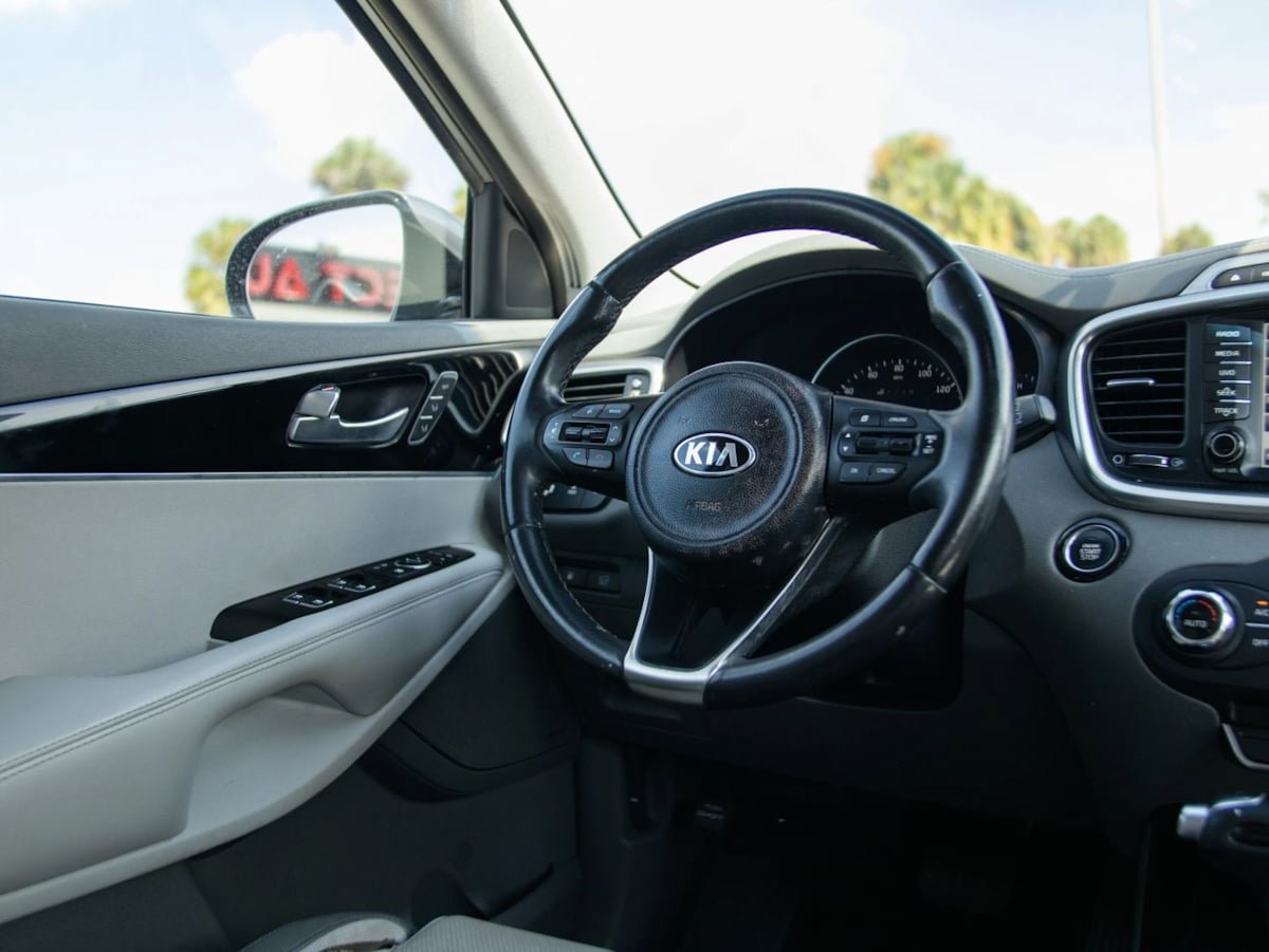 Used 2016 Kia Sorento SX FWD image 23