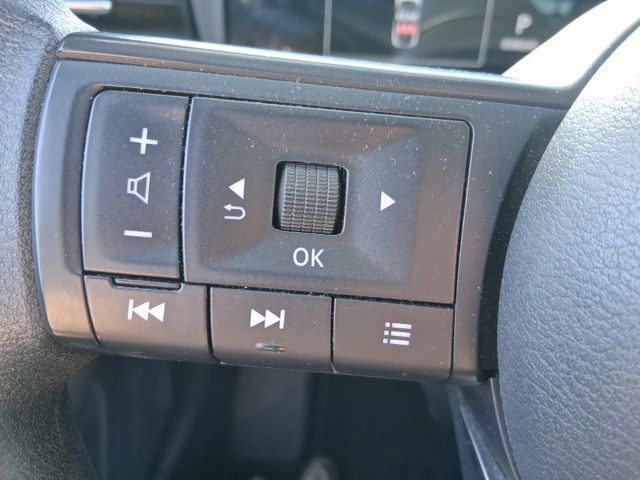 Used 2025 Nissan Kicks SV image 17