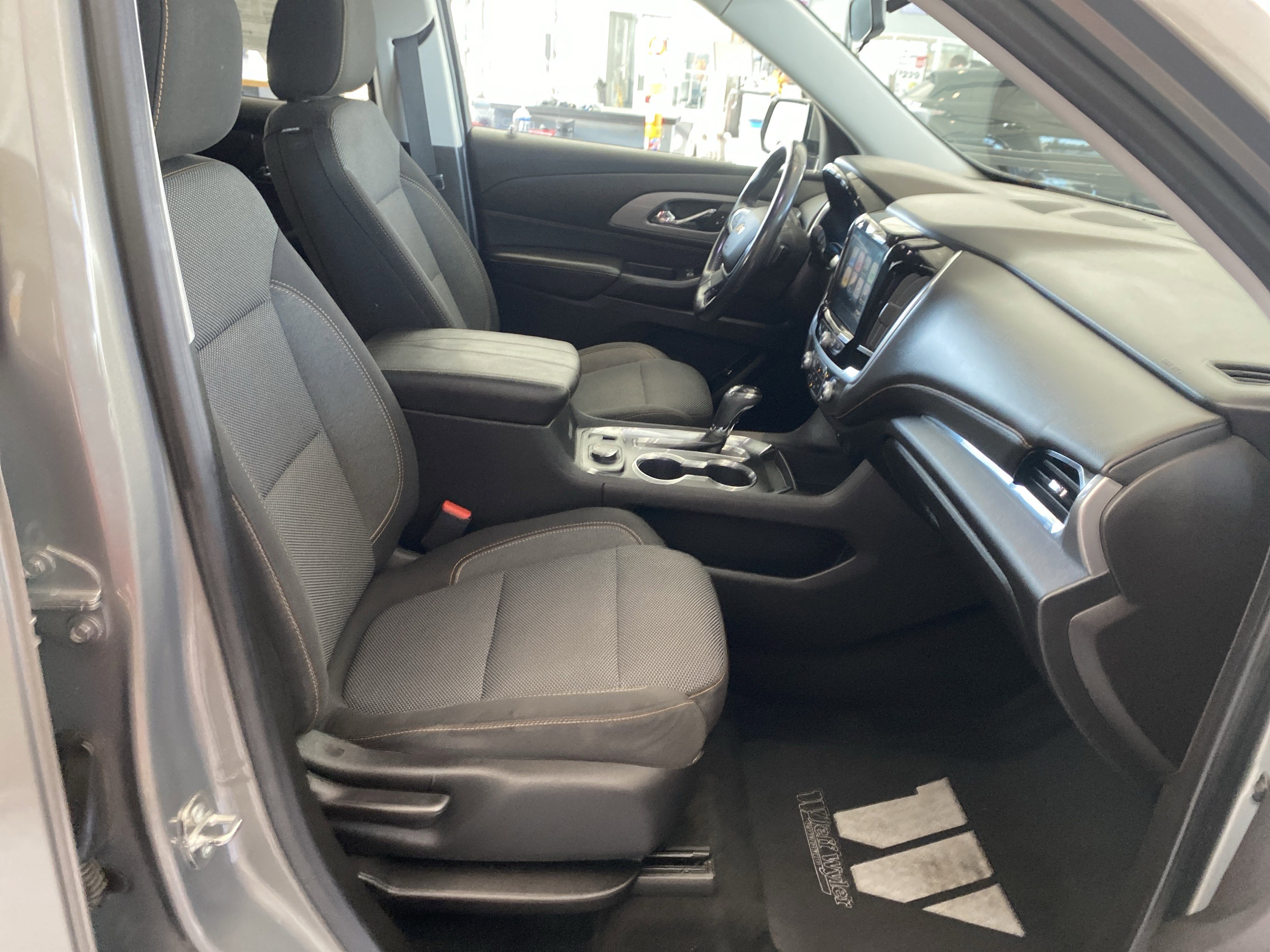 Used 2018 Chevrolet Traverse LT image 28
