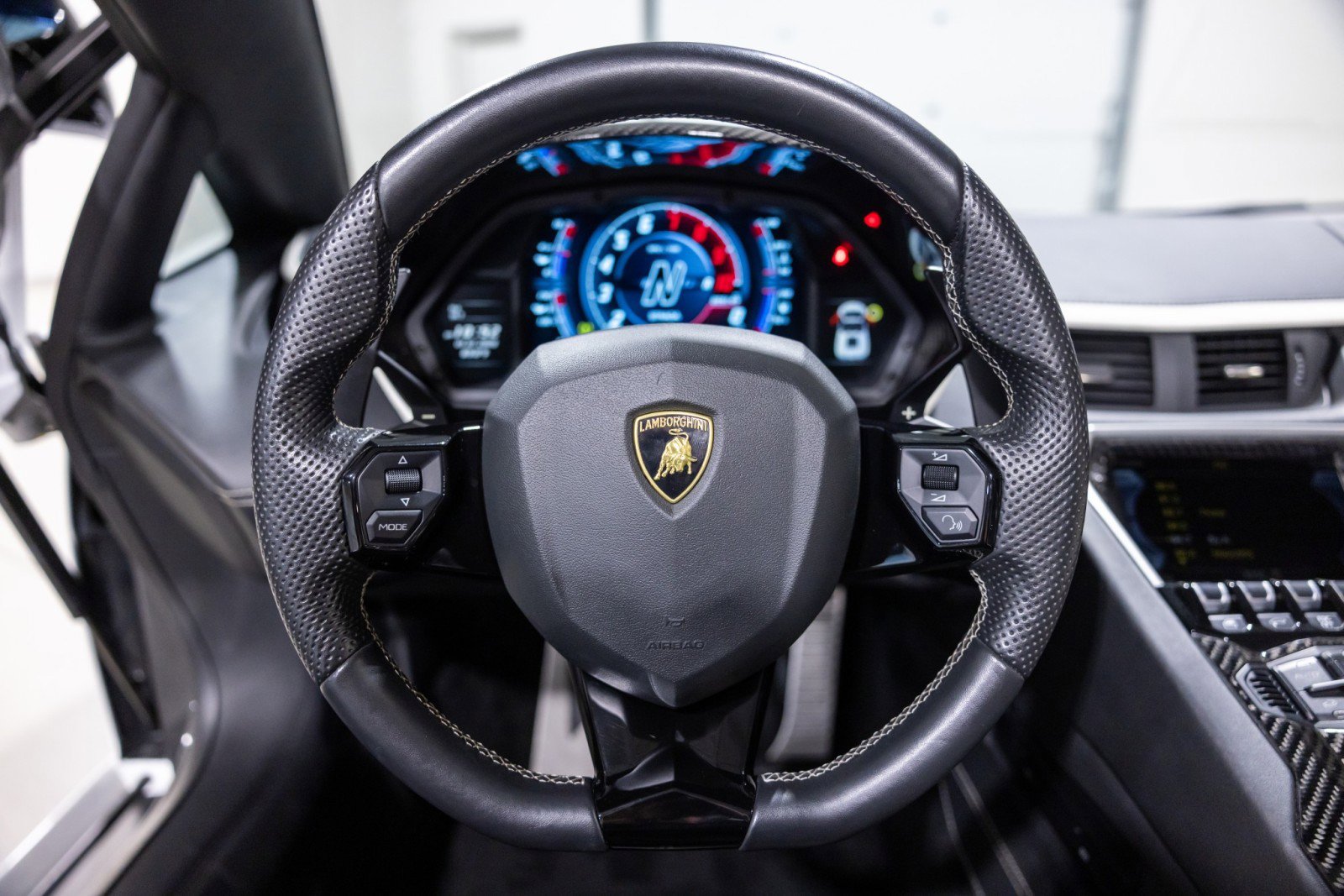 Used 2019 Lamborghini Aventador S image 52