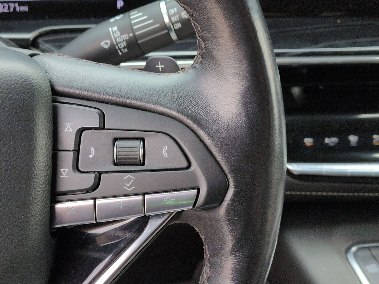 Used 2024 Cadillac Escalade Sport RWD image 13