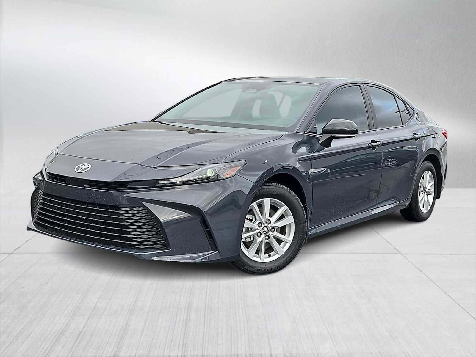 Used 2025 Toyota Camry LE image 1