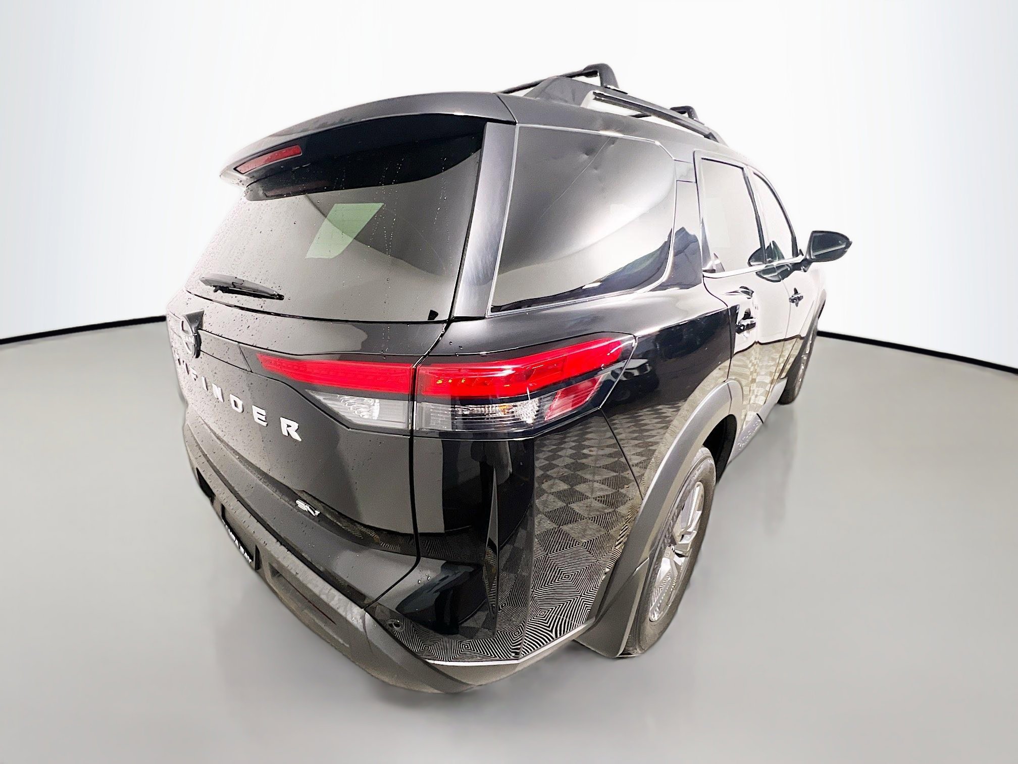 Used 2024 Nissan Pathfinder SV image 4