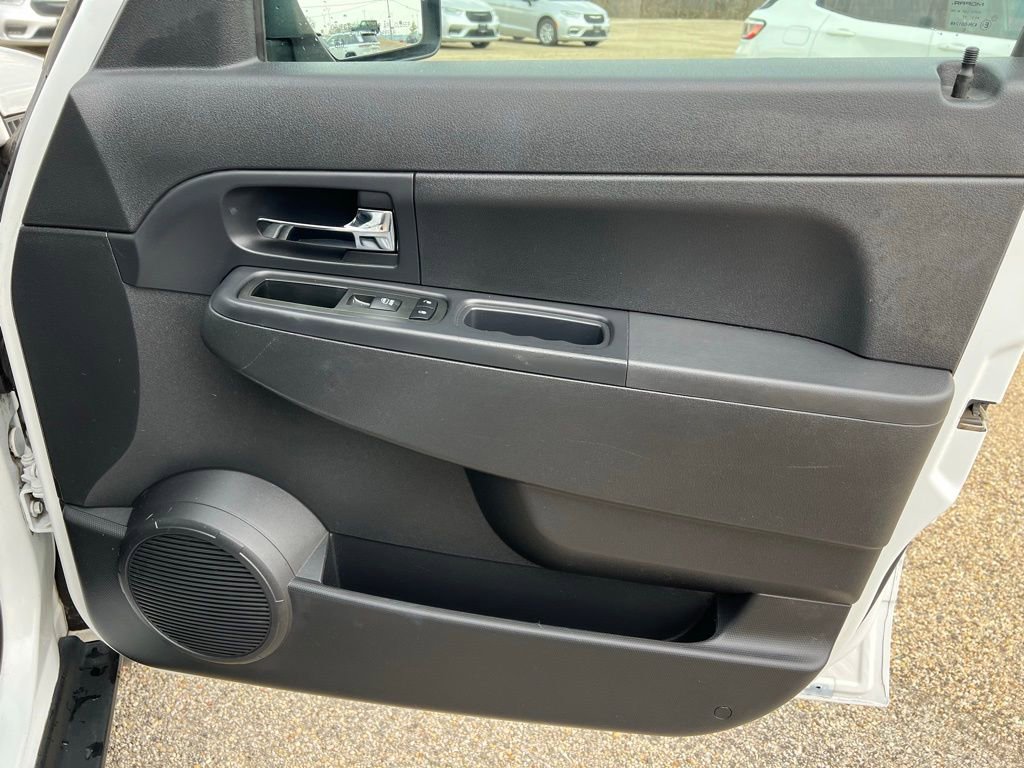 Used 2012 Jeep Liberty Sport image 13