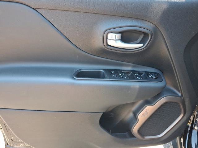 Certified 2023 Jeep Renegade Latitude AWD/4WD image 23