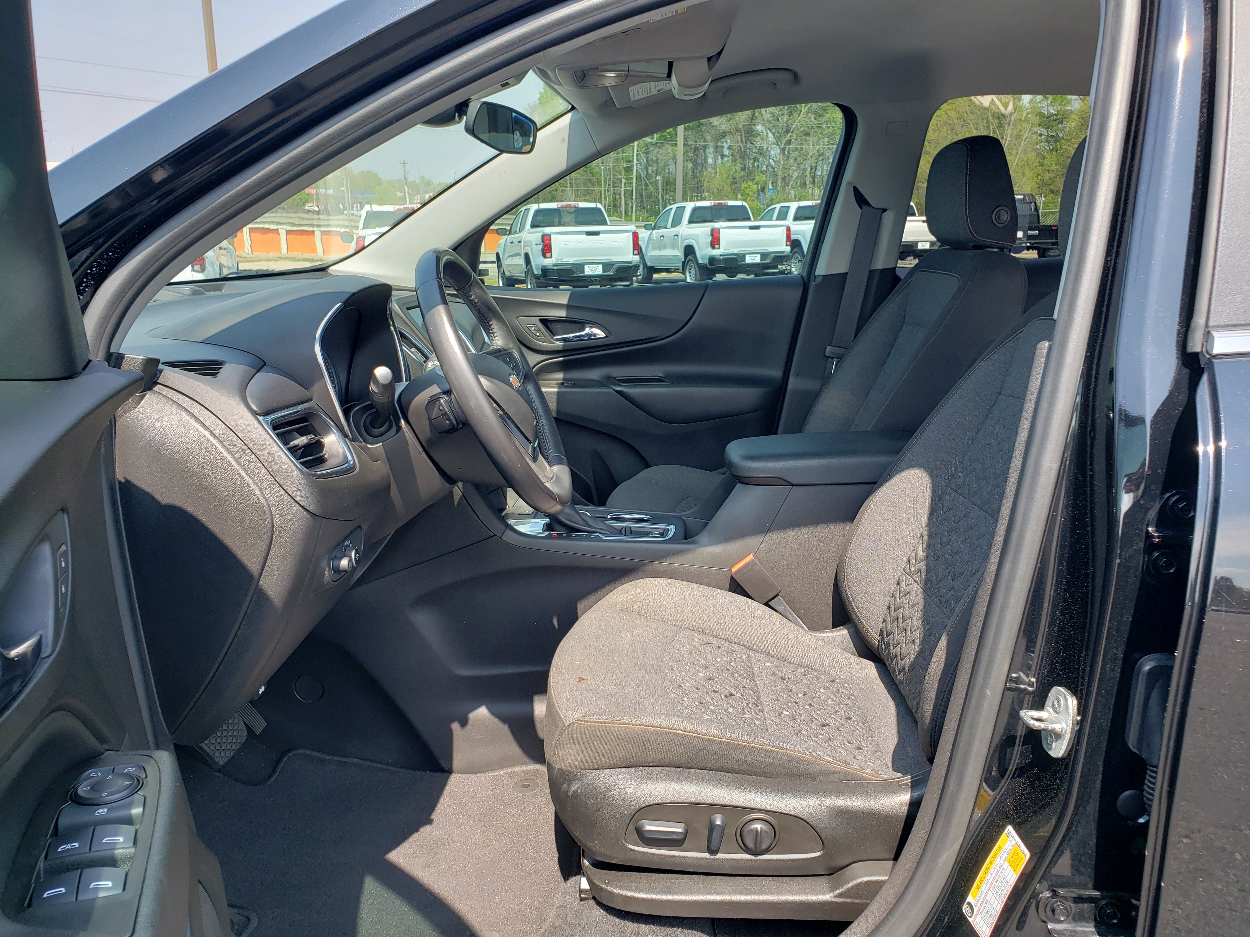 Used 2022 Chevrolet Equinox LT w/ Driver Convenience Package image 29