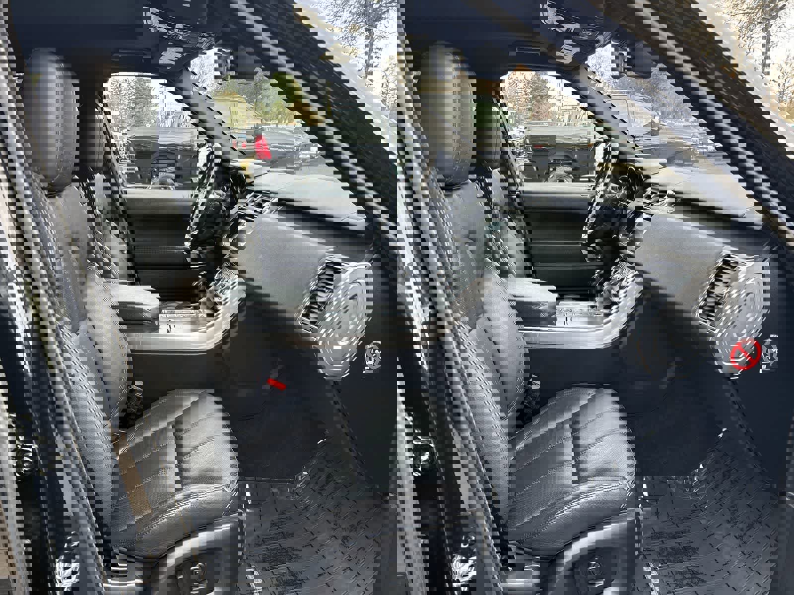 Used 2017 Land Rover Range Rover Sport SE image 4