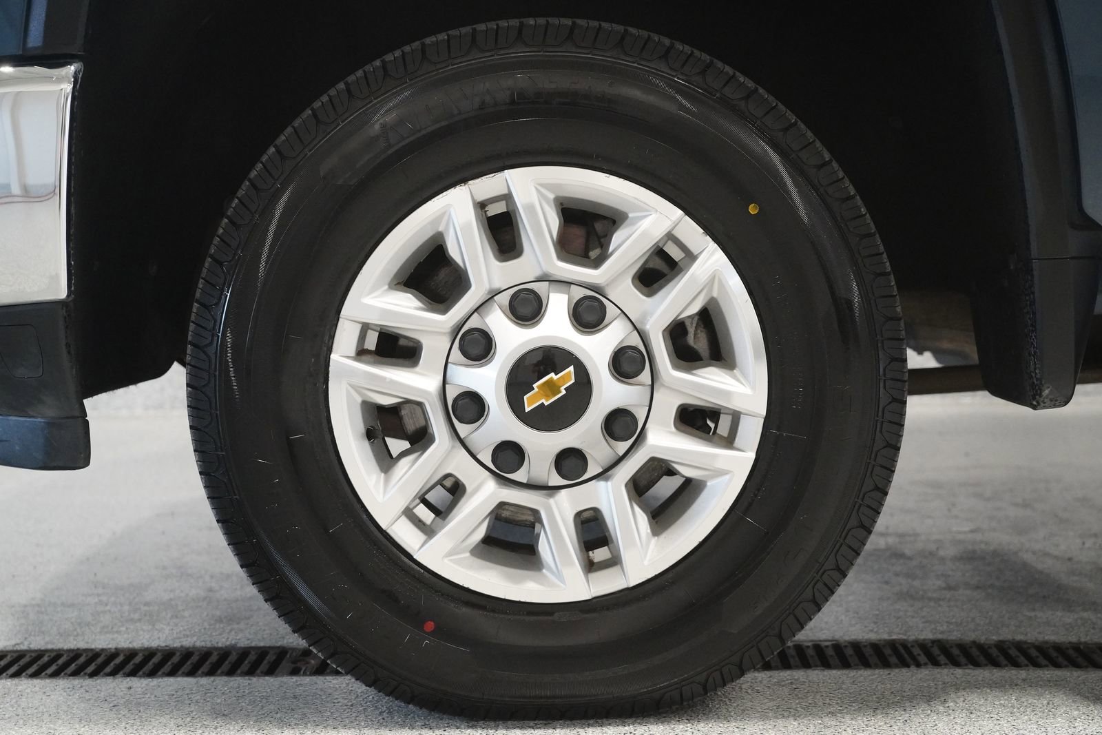 Used 2024 Chevrolet Silverado 2500 LT w/ Convenience Package AWD/4WD image 9