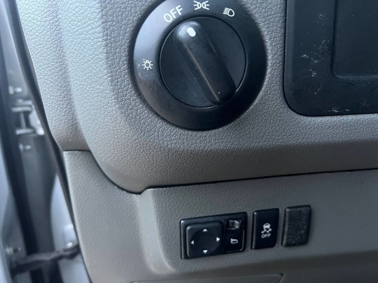 Used 2019 Nissan NV 3500 S image 27