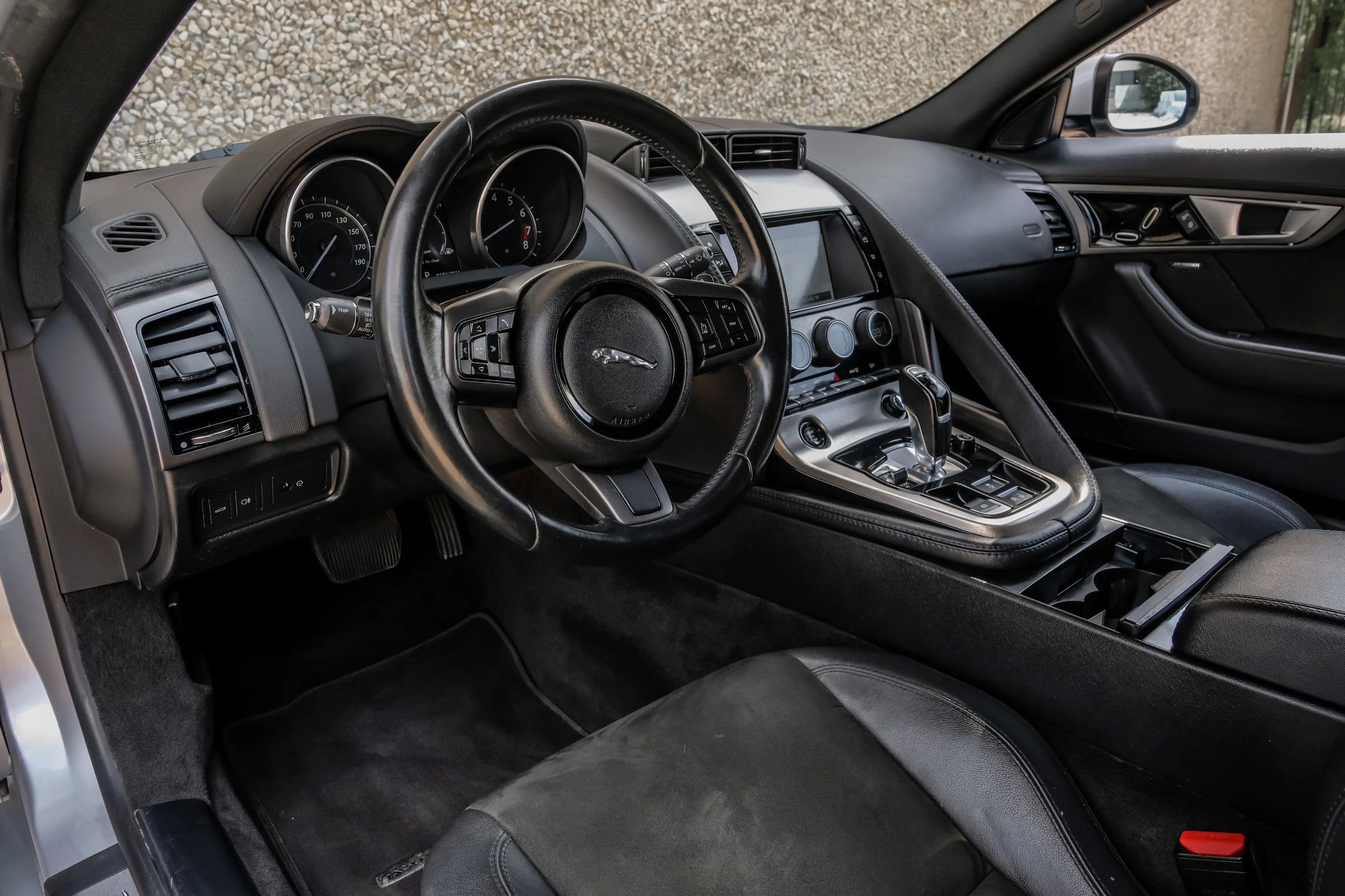 Used 2017 Jaguar F-TYPE Coupe image 3