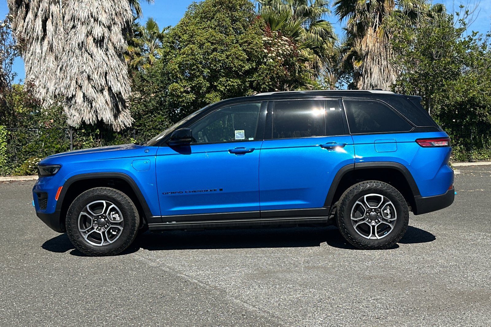 New 2023 Jeep Grand Cherokee Trailhawk 4xe AWD/4WD image 6
