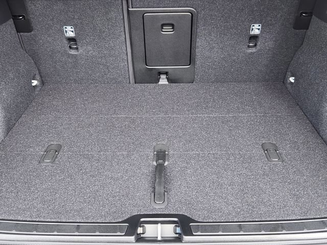 New 2026 Volvo XC40 B5 Plus w/ Protection Package Premier AWD/4WD image 18