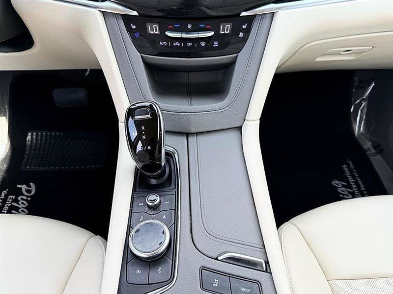 Used 2022 Cadillac XT6 Premium Luxury w/ Technology Package FWD image 39