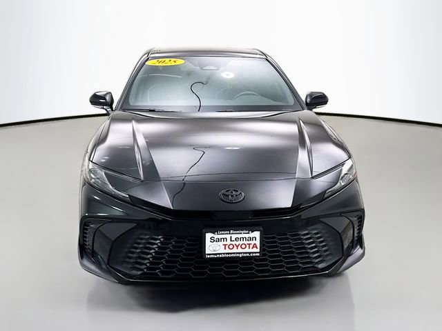 Used 2025 Toyota Camry SE image 2